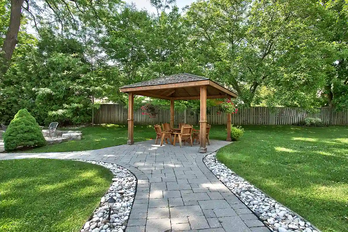 1225 North Shore Boulevard Gazebo