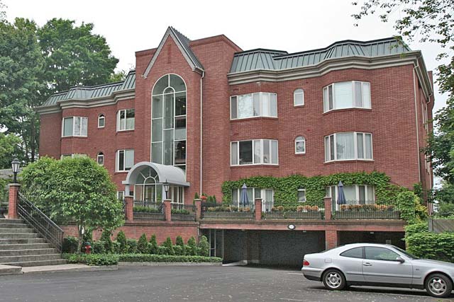 2220 Lakeshore Road, Burlington - Brants Landing condominiums near downtown Burlington.
